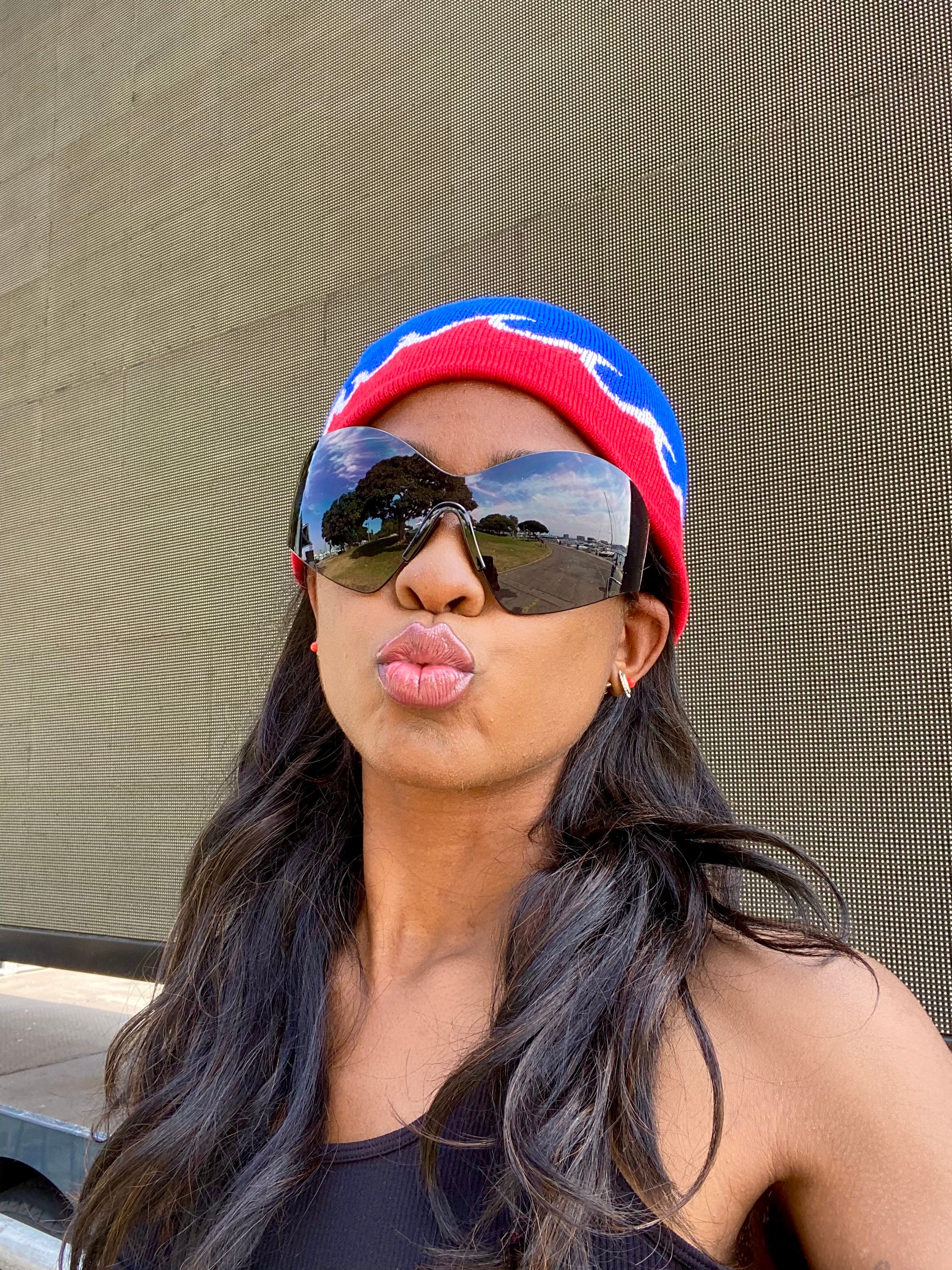 Red-blue wave beanie