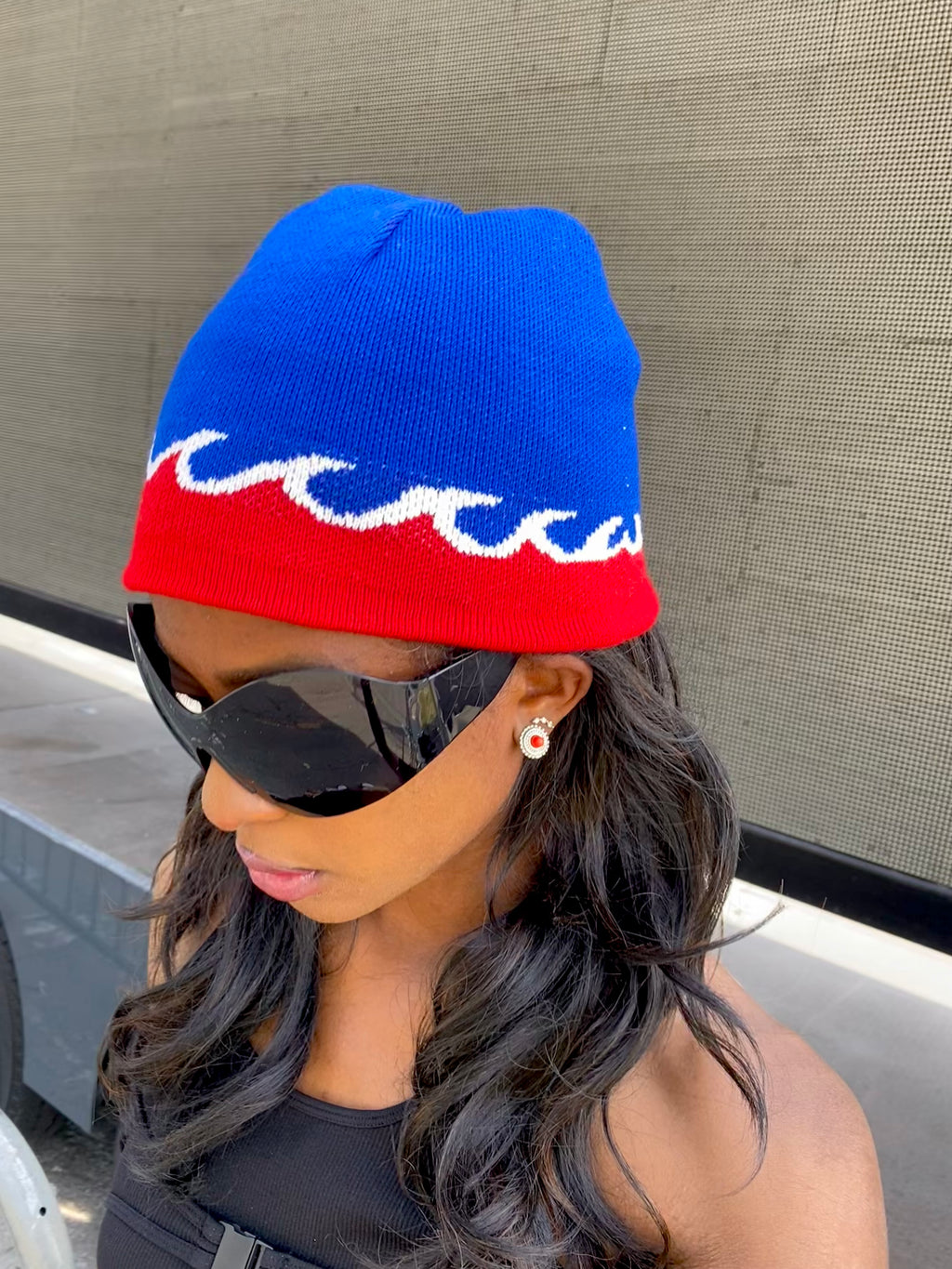 Red-blue wave beanie